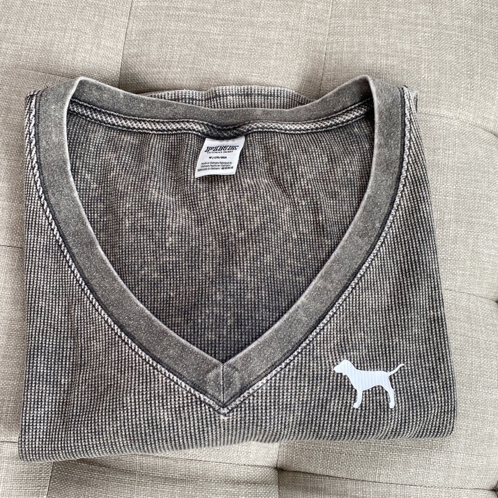 Victoria’s Secret PINK Gray & White Long Sleeve V-Neck Waffle Top Size MED